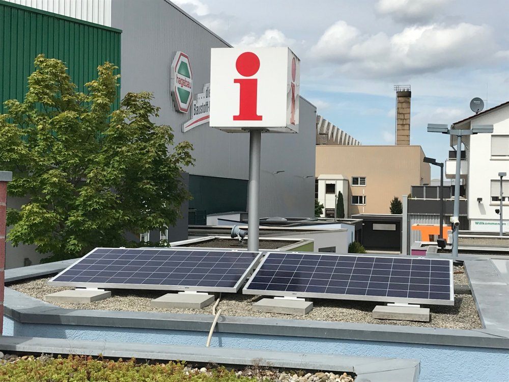 Mini Photovoltaikanlage als Steckdosenmodul für Garagendach